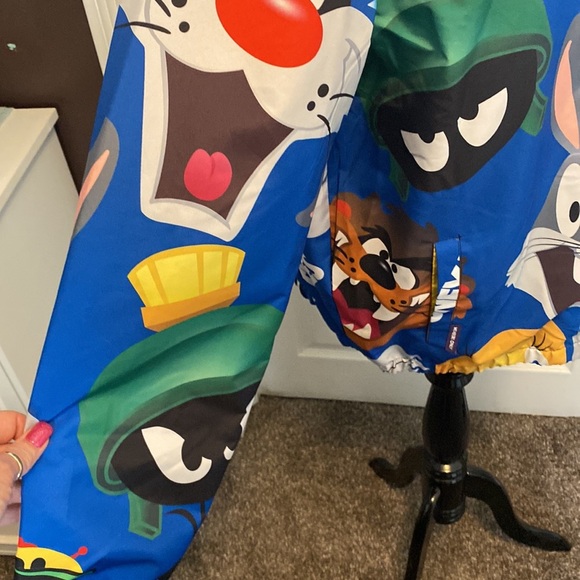 Members Only Looney Tunes Jacket Windbreaker sz L NWOT - Picture 3 of 9